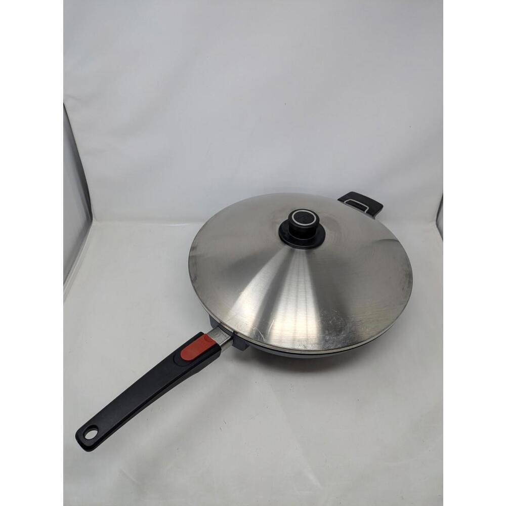 Woll - Diamond Lite 13.4" Non-Stick Black Wok W/Detachable Handle B328